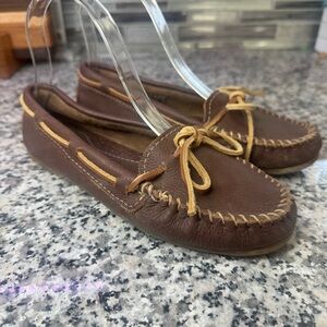 Minnetonka Genuine Leather Boat Moccasins Slippers Brown Leather Size 6